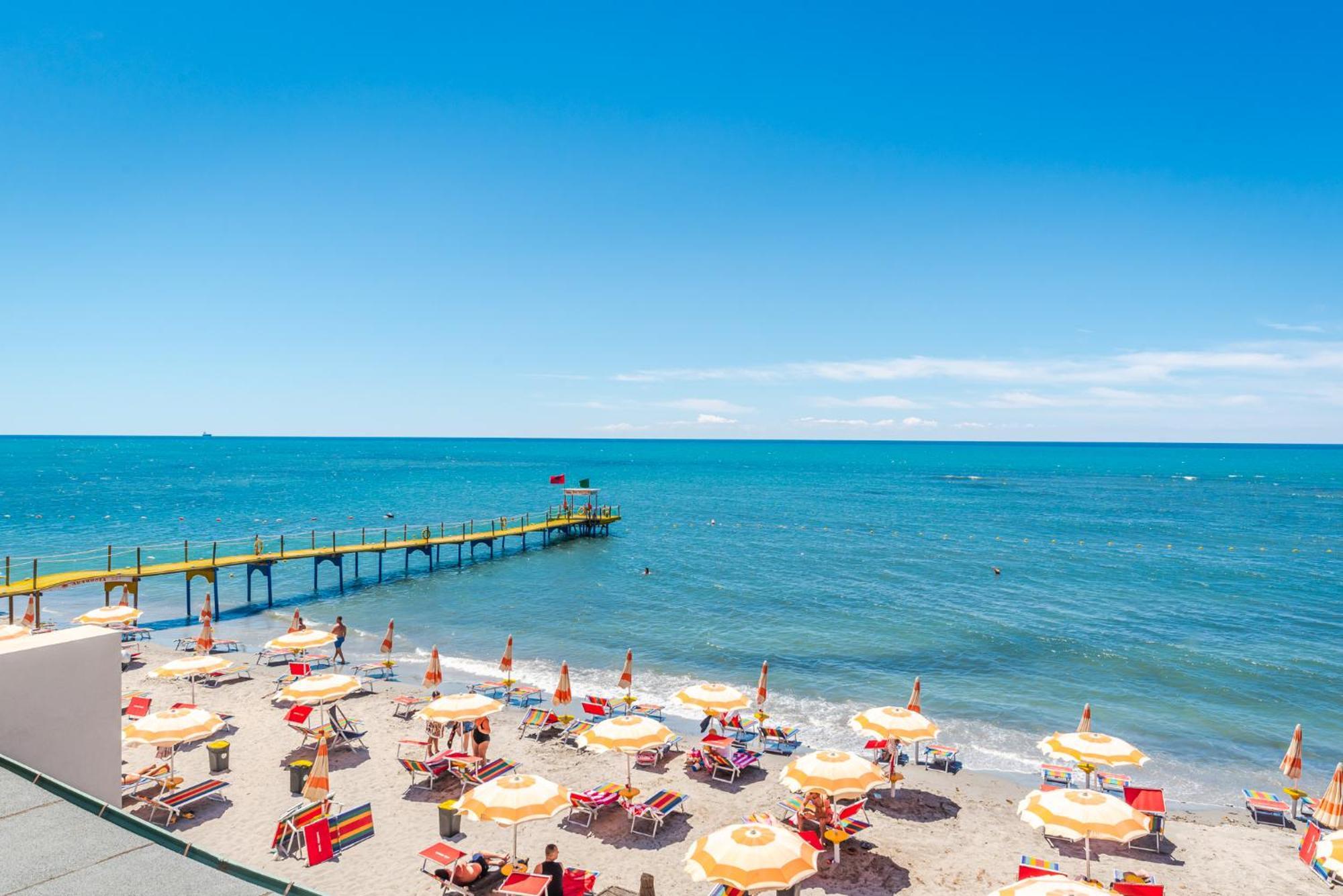 Aragosta Hotel Durres Exterior photo