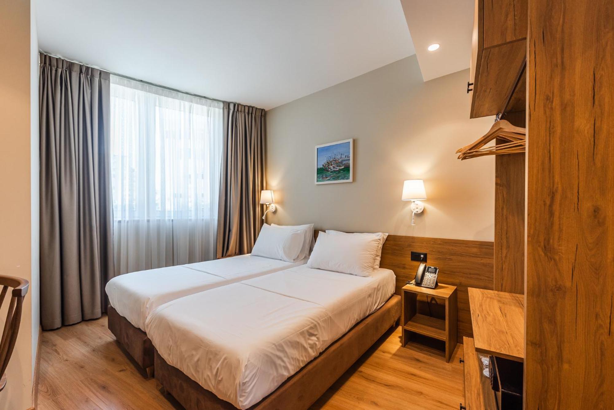 Aragosta Hotel Durres Exterior photo
