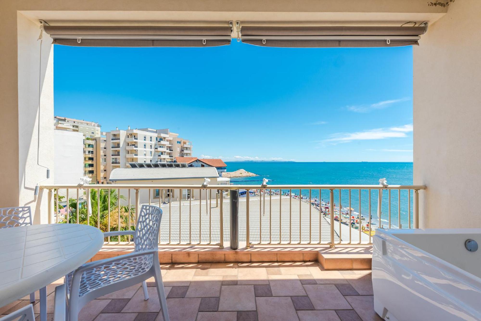 Aragosta Hotel Durres Exterior photo