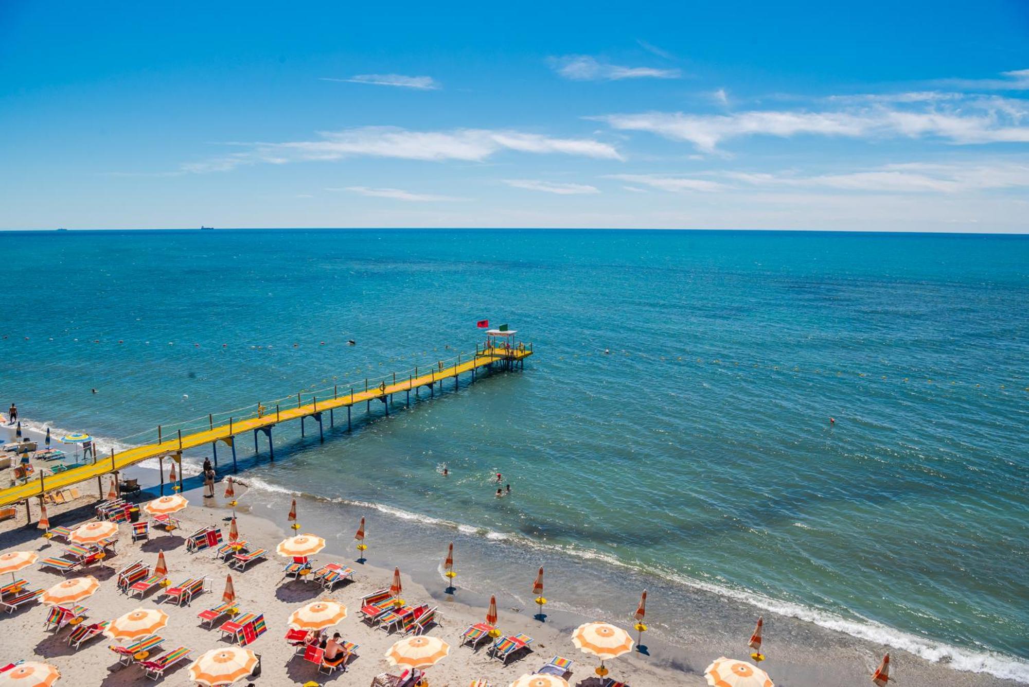 Aragosta Hotel Durres Exterior photo