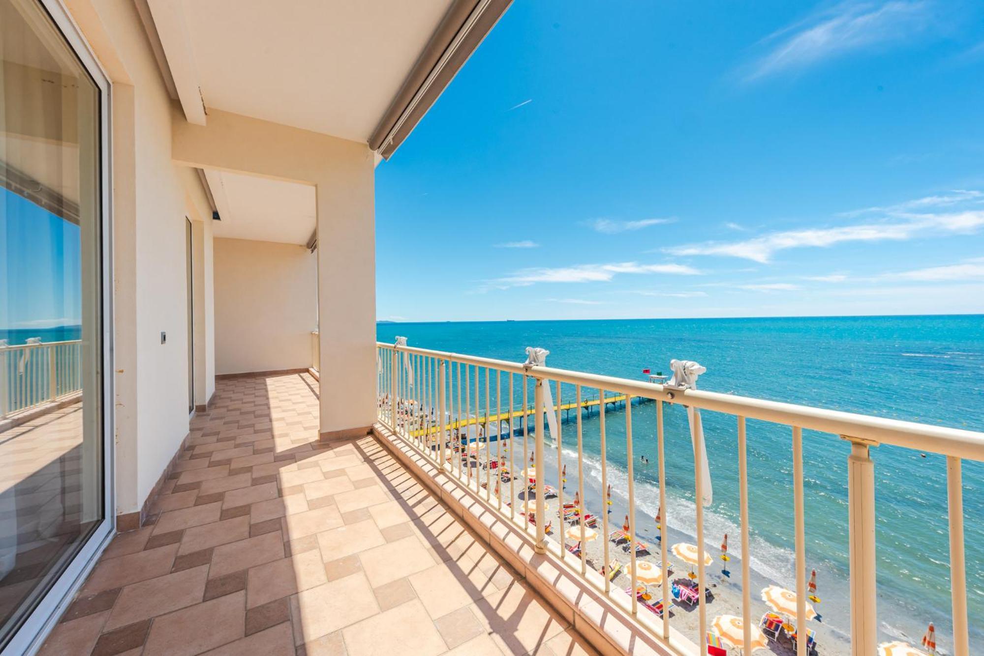 Aragosta Hotel Durres Exterior photo